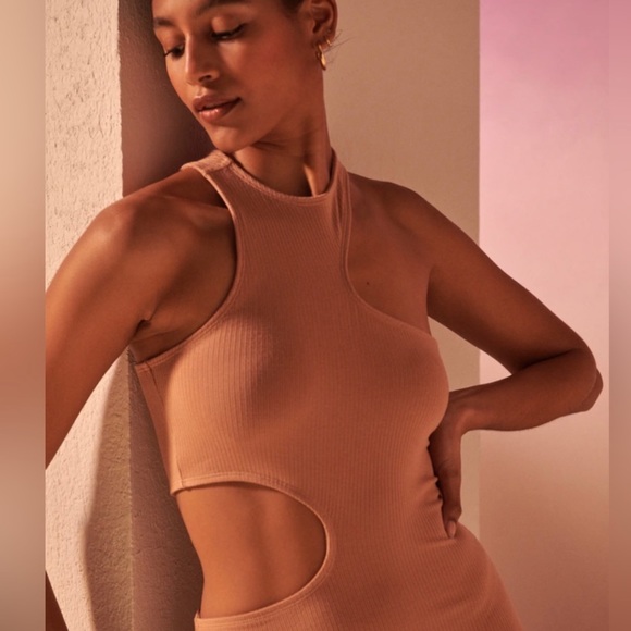 NWT Abercrombie & Fitch | Cut Out Asymmetric MIDI Dress XSp - Picture 3 of 14